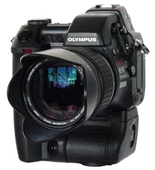 Photograph of the Olympus e-10 Digital SLR camera Copyright 2001 Bo Lorentzen 