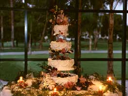 The wedding cake, I find this to be just as important a wedding picture as the more traditional wedding images, after all, the bride have put a large amount of time and money into finding the perfect wedding cake, it deserves to me photographed carefully - digital and traditional wedding film based wedding photography for every 20 years by Danish European photographer Bo Lorentzen.